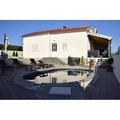 Family friendly house with a swimming pool Maslenica, Novigrad - 23719