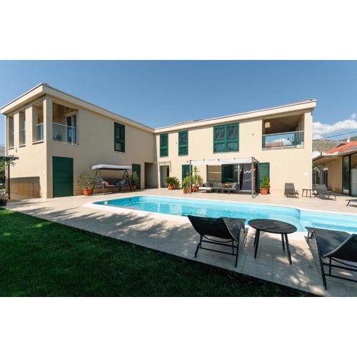 Family friendly house with a swimming pool Plano, Trogir - 23937