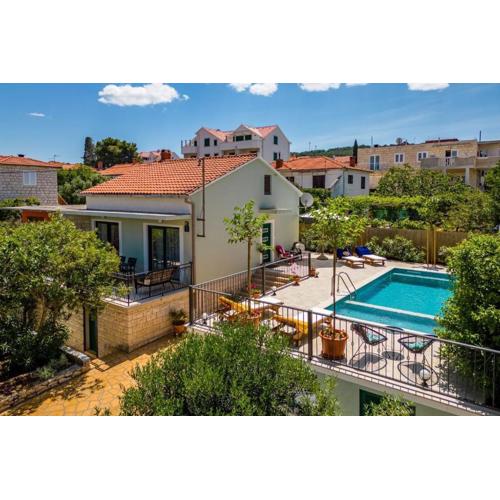 Family friendly house with a swimming pool Supetar, Brac - 23813