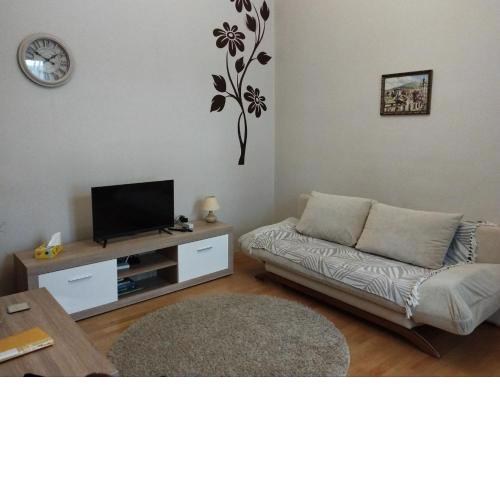 Family Stay in Lviv (2 Rooms + Kitchen)