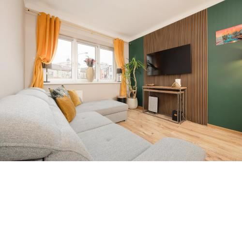 Family Unique Apartment for 4 people in Warsaw Wola by Noclegi Renters