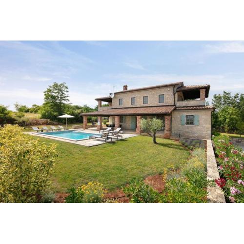 Family villa Calluna with pool and grill in Porec