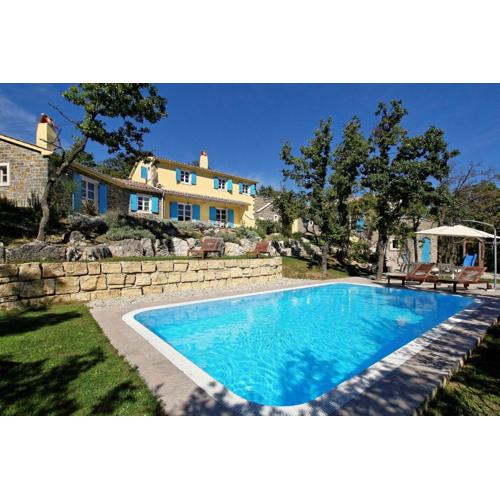Family Villa Dvori for 12 Persons with Pool in the Heart of Istria
