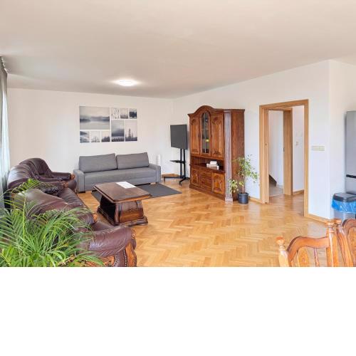 FamilyVilla, new 4 Luxury Big Apartments, parking