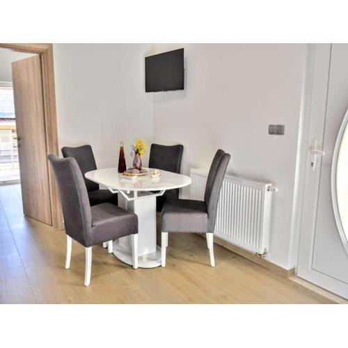 Fancy Apartments Dream - Deluxe One Bedroom Apartment with Balcony and Sea View 4
