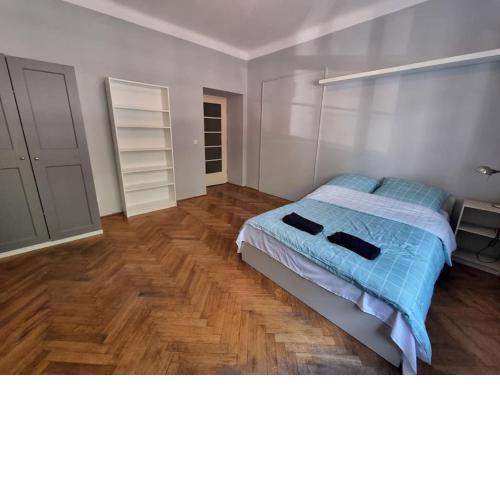 Fantastic KRK - KR6 Room F