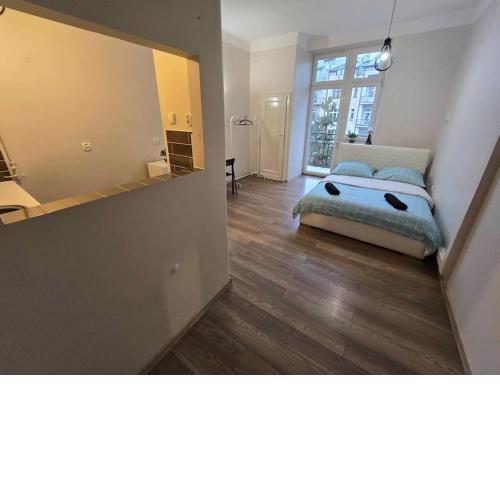 Fantastic KRK - KR63 Room G