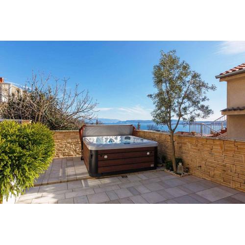 Faszinierendes Ferienhaus nur 500 Meter zum Strand mit Meerblick, Whirlpool, Grill