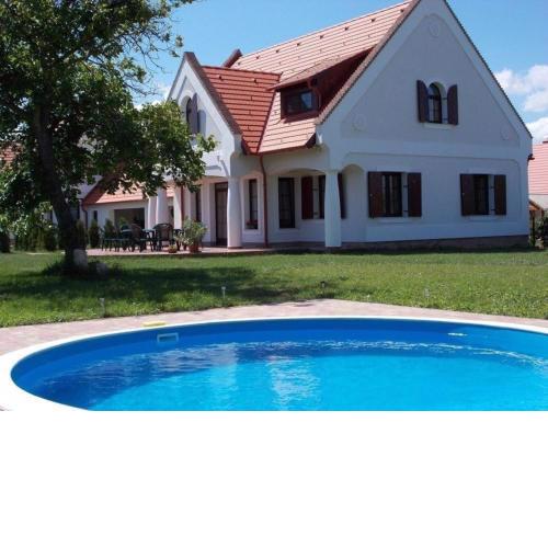 Ferienhaus für Gruppen gegenüber einer Reitschule