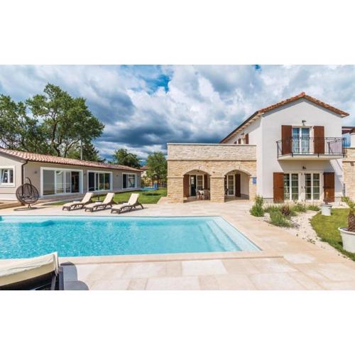 Ferienhaus in Cukrići mit Privatem Pool
