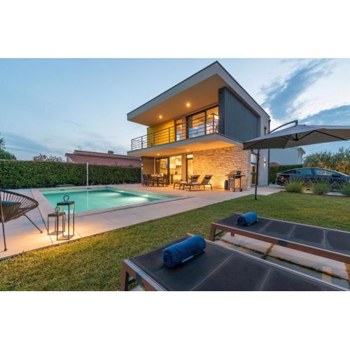 Ferienhaus In Dračevac Mit Großem Pool
