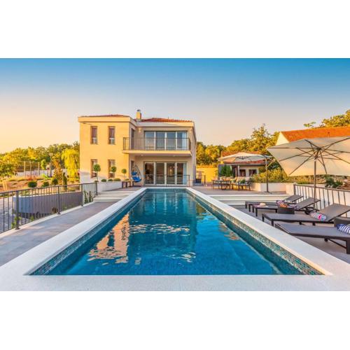 Ferienhaus In Dugopolje Mit Privatem Pool