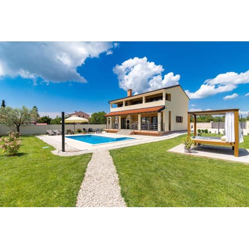 Ferienhaus In Juršići Mit Privatem Pool