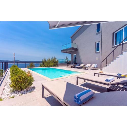 Ferienhaus In Mimice Mit Tollem Pool Und Meerblick