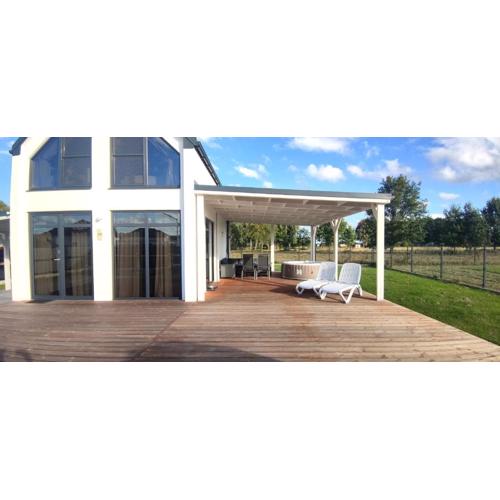 Ferienhaus Laura 70qm bis 5 Gäste mit Sauna, Whirlpool in der Hauptsaison, 75qm Terrasse und eingezäunten Garten Haustiere willkommen