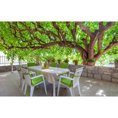 Ferienhaus Maric Mit Terrasse Und Balkon