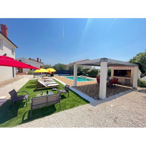 Ferienhaus mit privatem beheiztem Schwimmbad