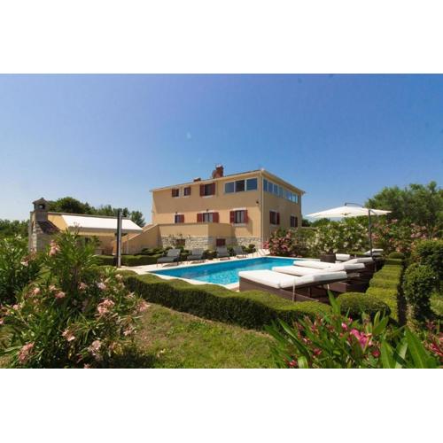 Ferienhaus mit Privatpool für 10 Personen ca 300 qm in Šišan, Istrien Südküste von Istrien