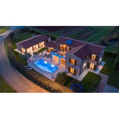 Ferienhaus mit Privatpool für 10 Personen ca 310 qm in Barban, Istrien Bucht von Raša