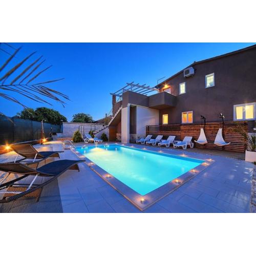 Ferienhaus mit Privatpool für 12 Personen ca 300 qm in Šišan, Istrien Südküste von Istrien