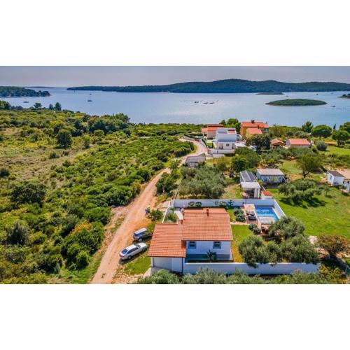 Ferienhaus mit Privatpool für 4 Personen ca 120 qm in Medulin, Istrien Südküste von Istrien