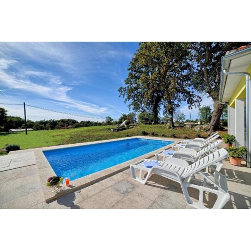 Ferienhaus mit Privatpool für 6 Personen ca 100 qm in Divšići, Istrien Südküste von Istrien