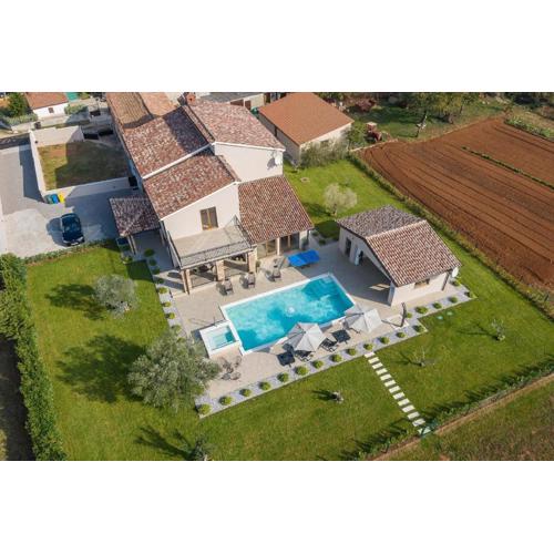 Ferienhaus mit Privatpool für 7 Personen ca 200 qm in Loborika, Istrien Südküste von Istrien