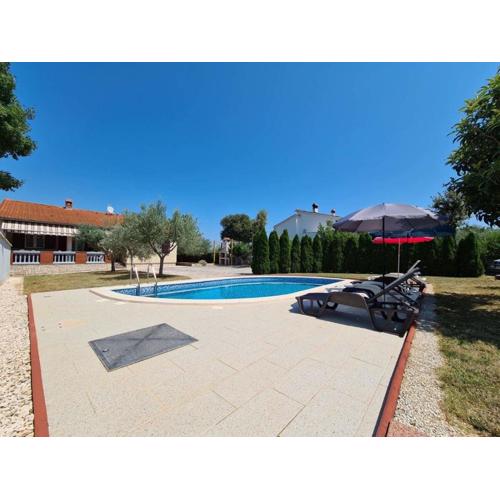 Ferienhaus mit Privatpool für 7 Personen ca 90 qm in Pavicini, Istrien Südküste von Istrien