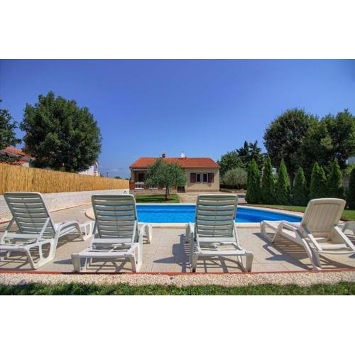 Ferienhaus mit Privatpool für 8 Personen ca 100 qm in Pavicini, Istrien Südküste von Istrien