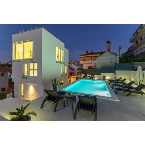 Ferienhaus Mit Privatpool Für 8 Personen Ca, 150 M Sup2 In Trogir, Adriaküste Kroatien Trogir Und Umgebung