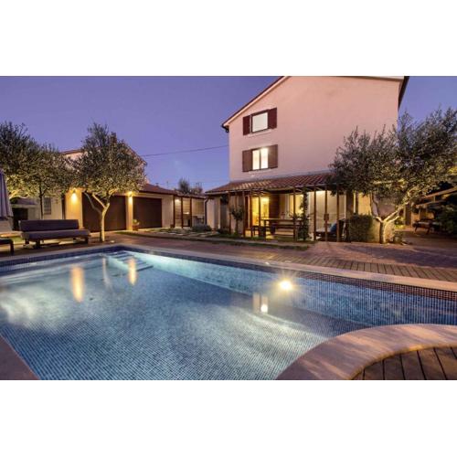 Ferienhaus mit Privatpool für 8 Personen ca 150 qm in Šišan, Istrien Südküste von Istrien
