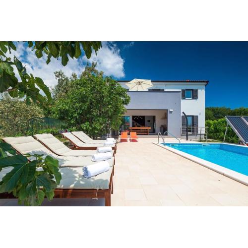 Ferienhaus mit Privatpool für 8 Personen ca 200 qm in Medulin, Istrien Südküste von Istrien