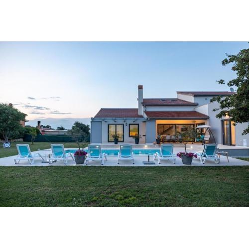 Ferienhaus mit Privatpool für 8 Personen ca 250 qm in Šišan, Istrien Südküste von Istrien