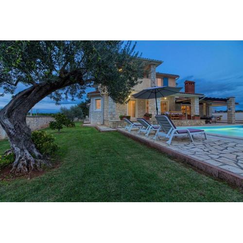 Ferienhaus mit Privatpool für 9 Personen ca 200 qm in Gajana, Istrien Istrische Riviera