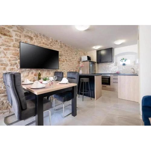 Ferienhaus Mit Whirlpool Und Sauna, In Kastelir