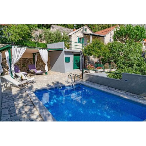 Ferienhaus Nikola mit beheiztem Pool