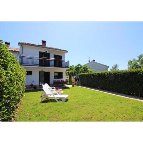 Ferienhaus Pinia In Strandnähe Mit Garten