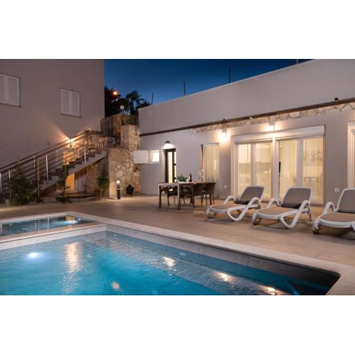 Ferienhaus Quadro In Rabac Mit Beheizbarem Pool