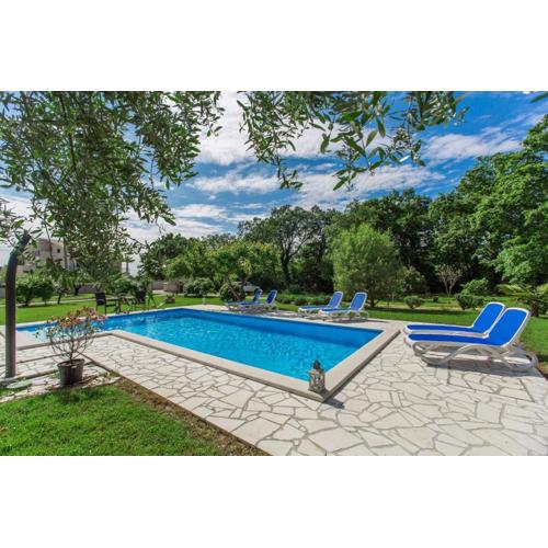 Ferienwohnung Adelia Mit Pool, Grill Und Terrasse