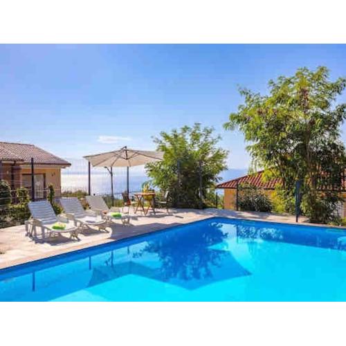 Ferienwohnung ,, Bella “in Poljane mit Pool