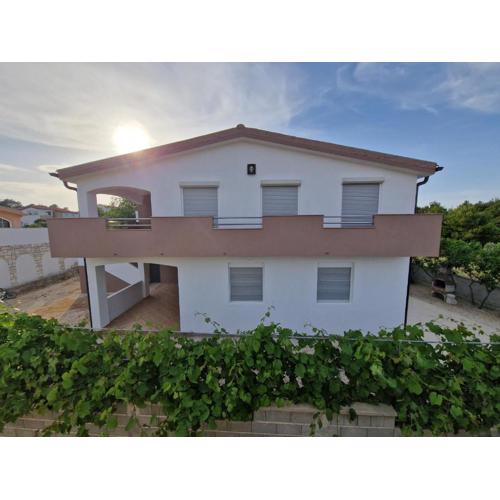 Ferienwohnung Ema Erste Etage Mit Offener Terrasse