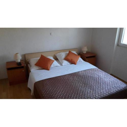 Ferienwohnung Für Vier Personen Mit Terrasse