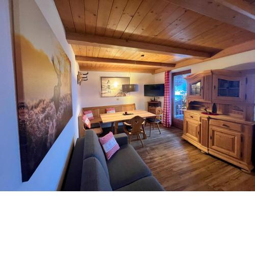 Ferienwohnung Gamsbock Panorama View Balkon, Gartensauna, Garten, Grillplatz