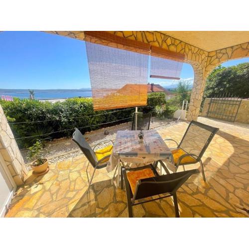 Ferienwohnung in Dramalj mit Terrasse und Meerblick