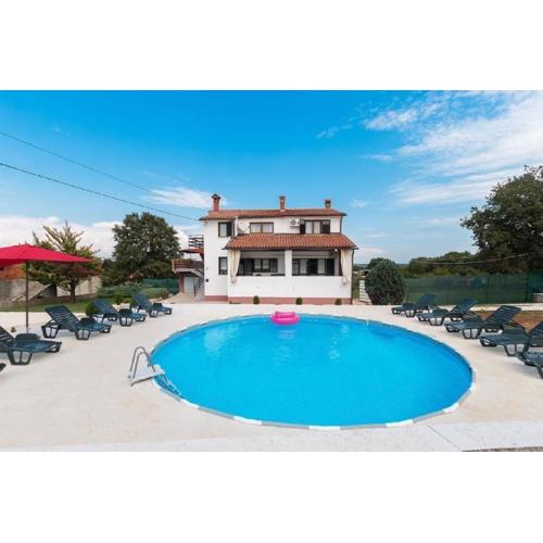 Ferienwohnung in Šajini mit Grill, gemeinsamem Pool und Garten
