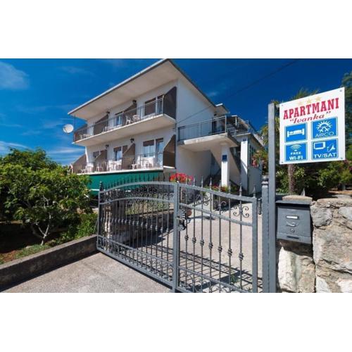 Ferienwohnung in Selce mit Terrasse, Grill und Garten