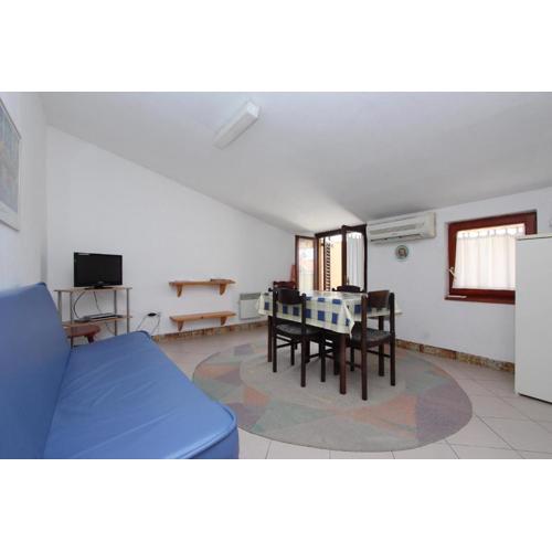 Ferienwohnung Lora Mit Kleiner Terrasse