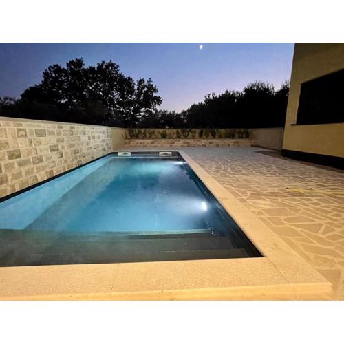 Ferienwohnung mit beheiztem Pool, 60 m vom Strand