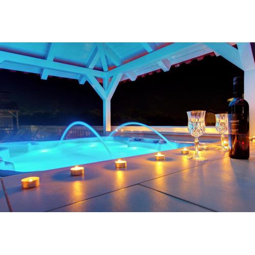 Ferienwohnung Mit Jacuzzi, Garten Und Parkplatz