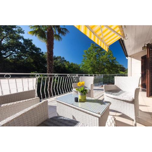 Ferienwohnung mit Terrasse und Garten direkt am Eichenwald mit herrlichem Ausblick